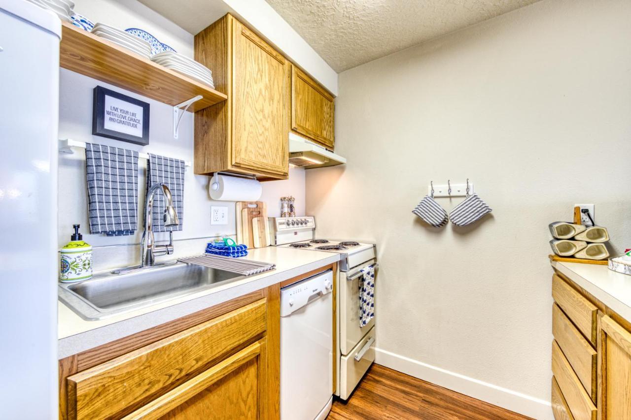 Appartamento Ocean View Vacay Rockaway Beach Esterno foto